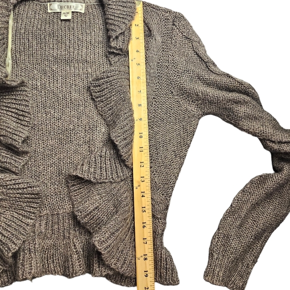 Decree Ruffle Cardigan - Picture 5 of 10